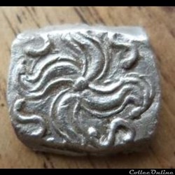 Savès 393 - Drachme à la swastika Covertomotul