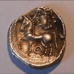 Série 1079 DT 3416 Drachme à la tête coupée sur le cheval