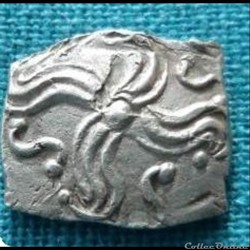 Savès 393 - Drachme à la swastika Covertomotul