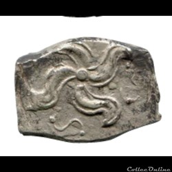 Savès 393 - Drachme à la swastika Covertomotul