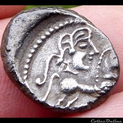 Série 1079  Drachme à la tête coupée sur le cheval