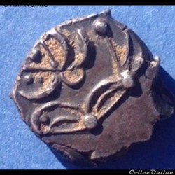 Savès 131 - 133 - Drachme à la tête triangulaire