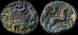 AMBIENS : Bronze aux sangliers tête-bêche