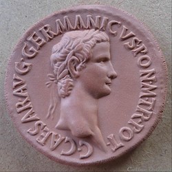 Médaillon Caligula