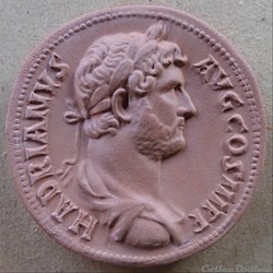 Hadrien Médaillon