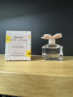 MARC JACOB - Dasy