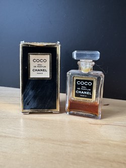 CHANEL - Coco