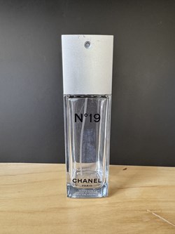 CHANEL - N°19
