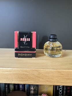 YVES SAINT-LAURENT - Paris