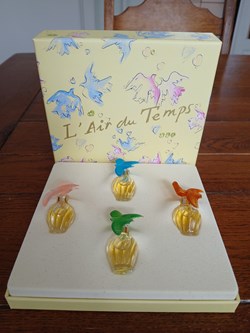 COFFRET 4 MINIATURES DE PARFUM L'AIR DU TEMPS DE NINA RICCI