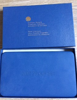 Coffret Euro annuel Irlande 2007 BE avec 2€ commémorative