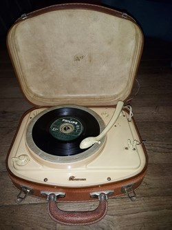 Tourne disque valise Visseaux