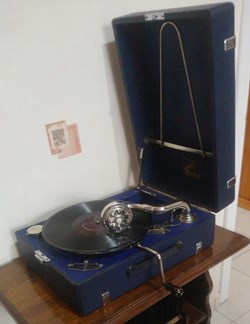 GRAMOPHONE PORTABLE THORENS