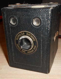 Kodak Six-20 Popular Brownie