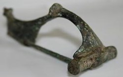 Fibule de Haut-rang - Type Profil-Puissant - Ier S. Av. J.-C. au milieu du IIe S. Ap. J.-C.