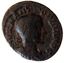 Tetrassaria Mont Argée sur un autel anépigraphe