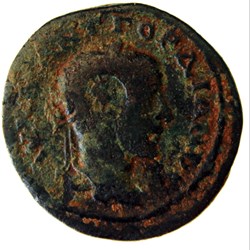 Tetrassaria an 6 Mont Argée sur un autel anépigraphe