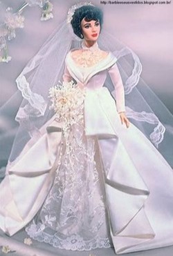2000 - SKU # 26836 - ELIZABETH TAYLOR IN FATHER OF THE BRIDE DOLL