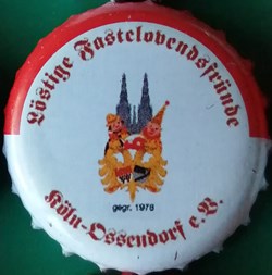 GILDEN KOLSCH rouge Blanche série karneval 2015 2 clowns église Allemagne