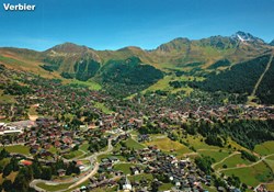 Verbier, vue aérienne estivale de la station avec Verbier village (#V099)