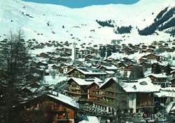Verbier, vue de la station avec le Farinet et l'église en hiver (#V117)
