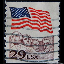 Etats Unis 01932 drapeau et mont Rushmore 29c de 1991