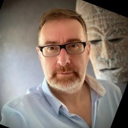 LAURENT GUILBERT - DIRECTEUR MARKETING & ASSOCIÉ
