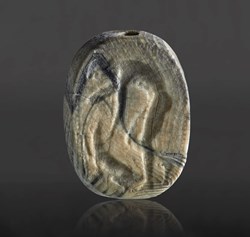 Scarabée Agate à Bagues Grecques : Homme et Chien, Fin de la Période Archaïque