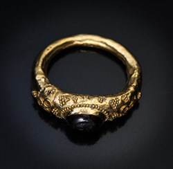 Bague "Saphir Nocturne" (Ier siècle avant J.C.)