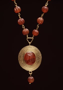 Roman_-_Necklace_with_Child's-Head_Pendant_-_Walters_571864_-_Detail