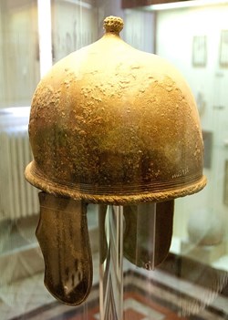 Ancien casque Montefortino
