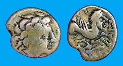 quart de statère d'or au cheval androcéphale et au personnage allongé
