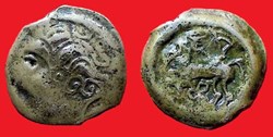 bronze au cheval au triskèle et trois annelets - a
