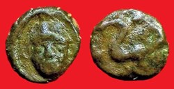 bronze à la tête de face et au cheval