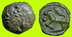 potin à la tête casquée et rangée de globules *