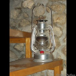 lampe tempête à pétrole