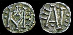 denier au monogramme M