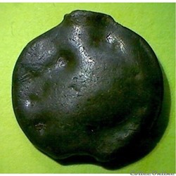 série 1139 potin à la tête diabolique et au taureau à droite
