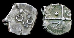 drachme à la tête triangulaire