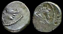 denier à l'hippocampe tête à droite