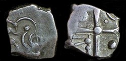 drachme à la tête triangulaire