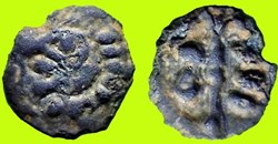 potin aux chevrons tête hirsute aux petites mèches- d