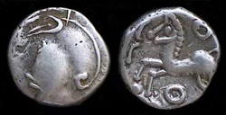 denier à la tête casquée - type 4