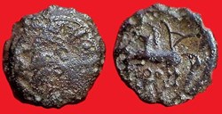 bronze au cheval au triskèle et trois annelets - b