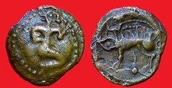 bronze au personnage agenouillé ( 1 )