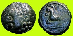 potin tête casquée et rangée de globules