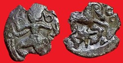 bronze au personnage courant à gauche