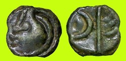 potin aux chevrons et au demi cercle pointé