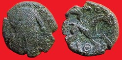 bronze au cheval et à la tête aux cheveux calamistrés