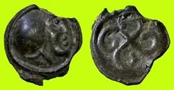 potin au crâne et au swastika - a